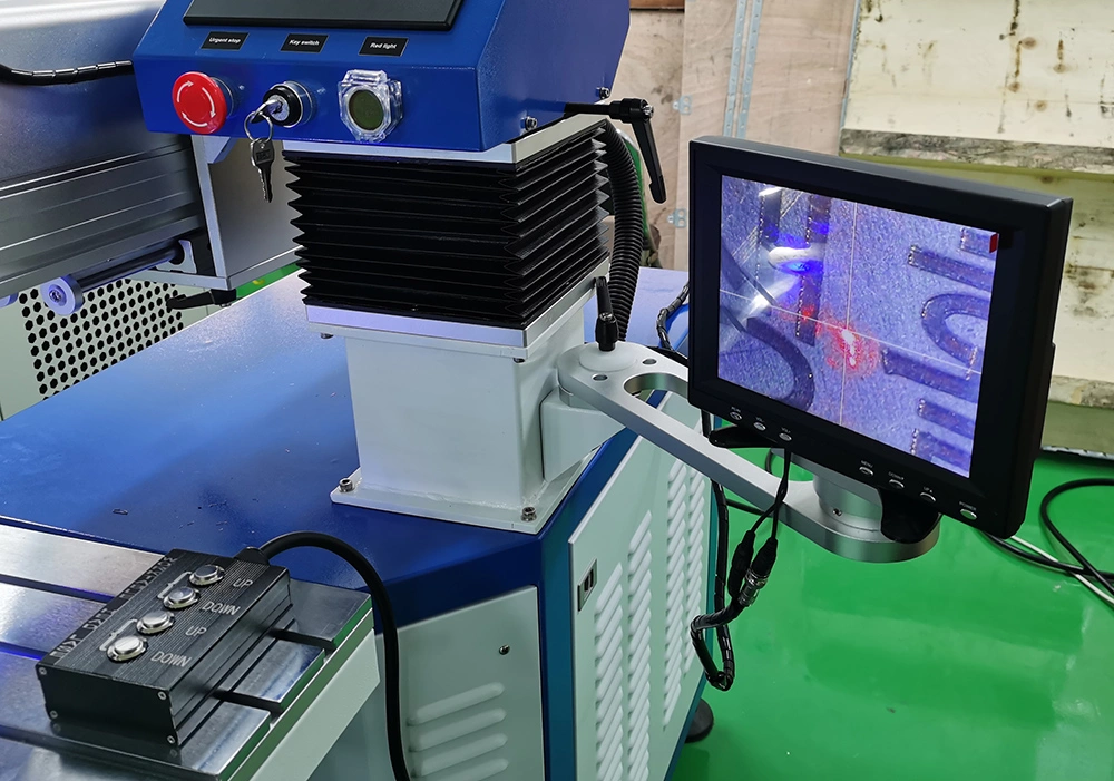 Macchina della saldatura a laser di alta qualità YAG per il saldatore di riparazione della muffa dell'oro